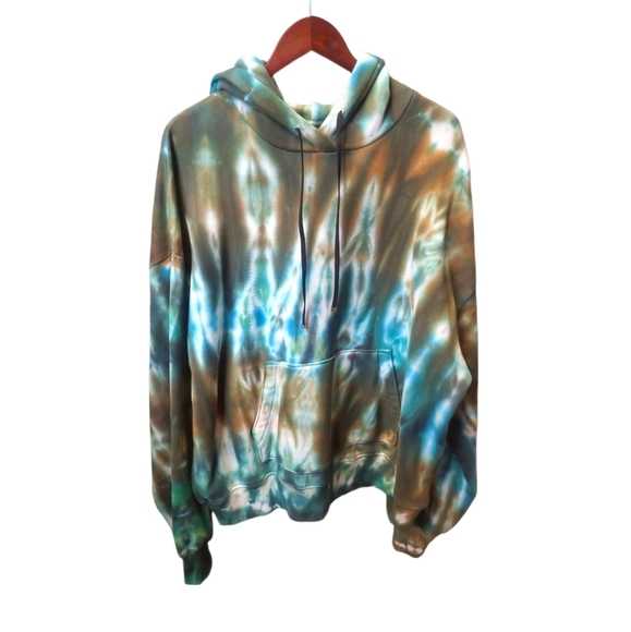 AMIRI | Oversized Green Tie Dye Hoodie in Size Small - Picture 2 of 6
